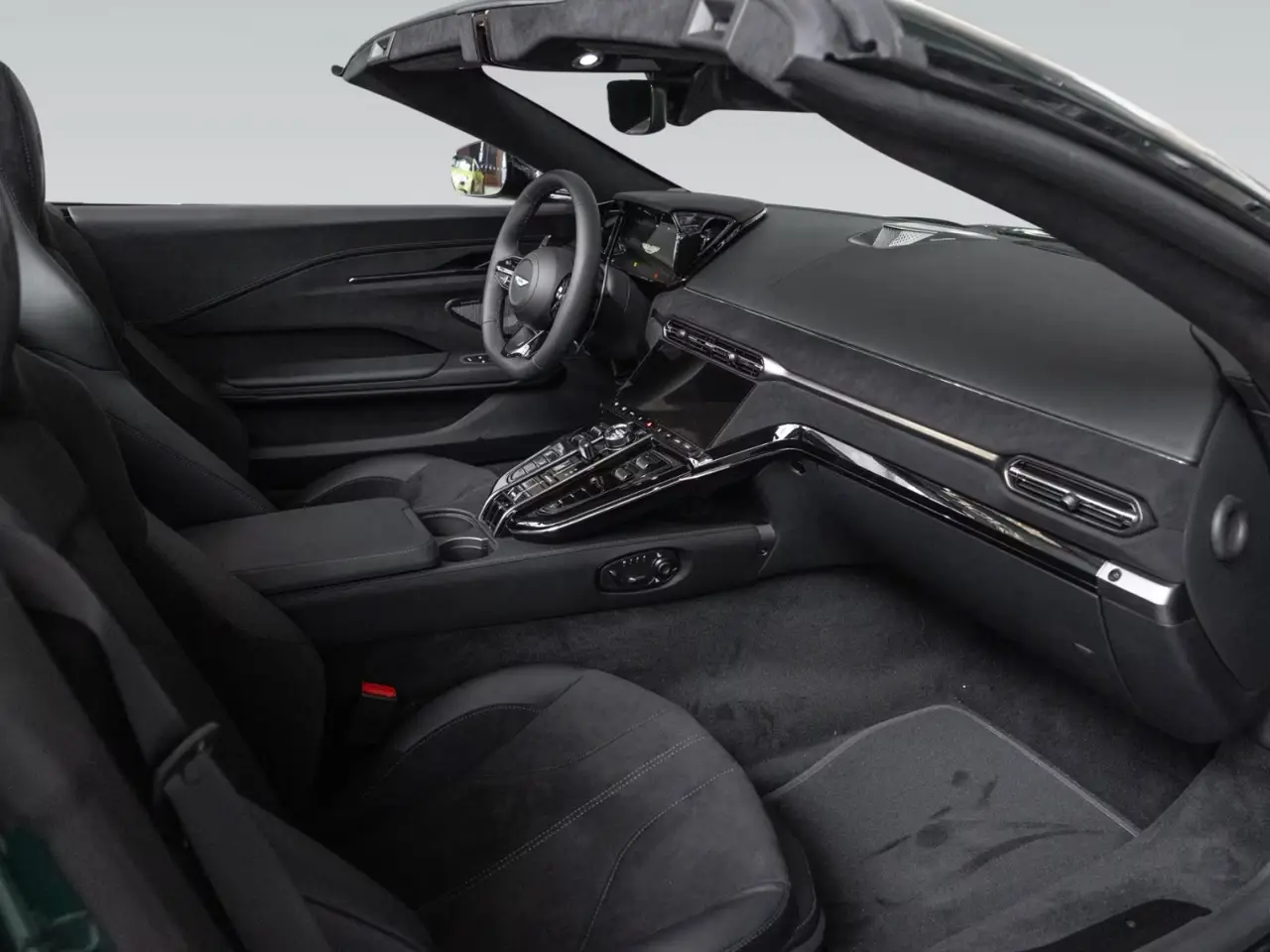 Aston Martin Vantage V8 Spider 2026, exterior — Venice Lux Car Rental, Venice. The 2026 Aston Martin Vantage V8 Spider pairs 665 hp with a roof that drops in seconds,…