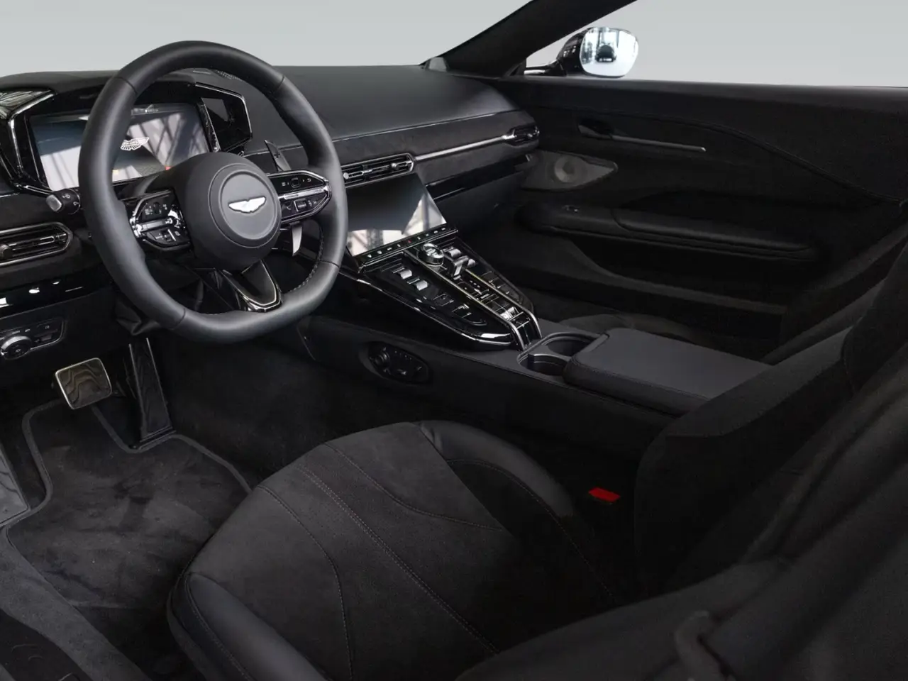 Aston Martin Vantage V8 Spider 2026, front view — Venice Lux Car Rental, Venice. The 2026 Aston Martin Vantage V8 Spider pairs 665 hp with a roof that drops in seconds,…