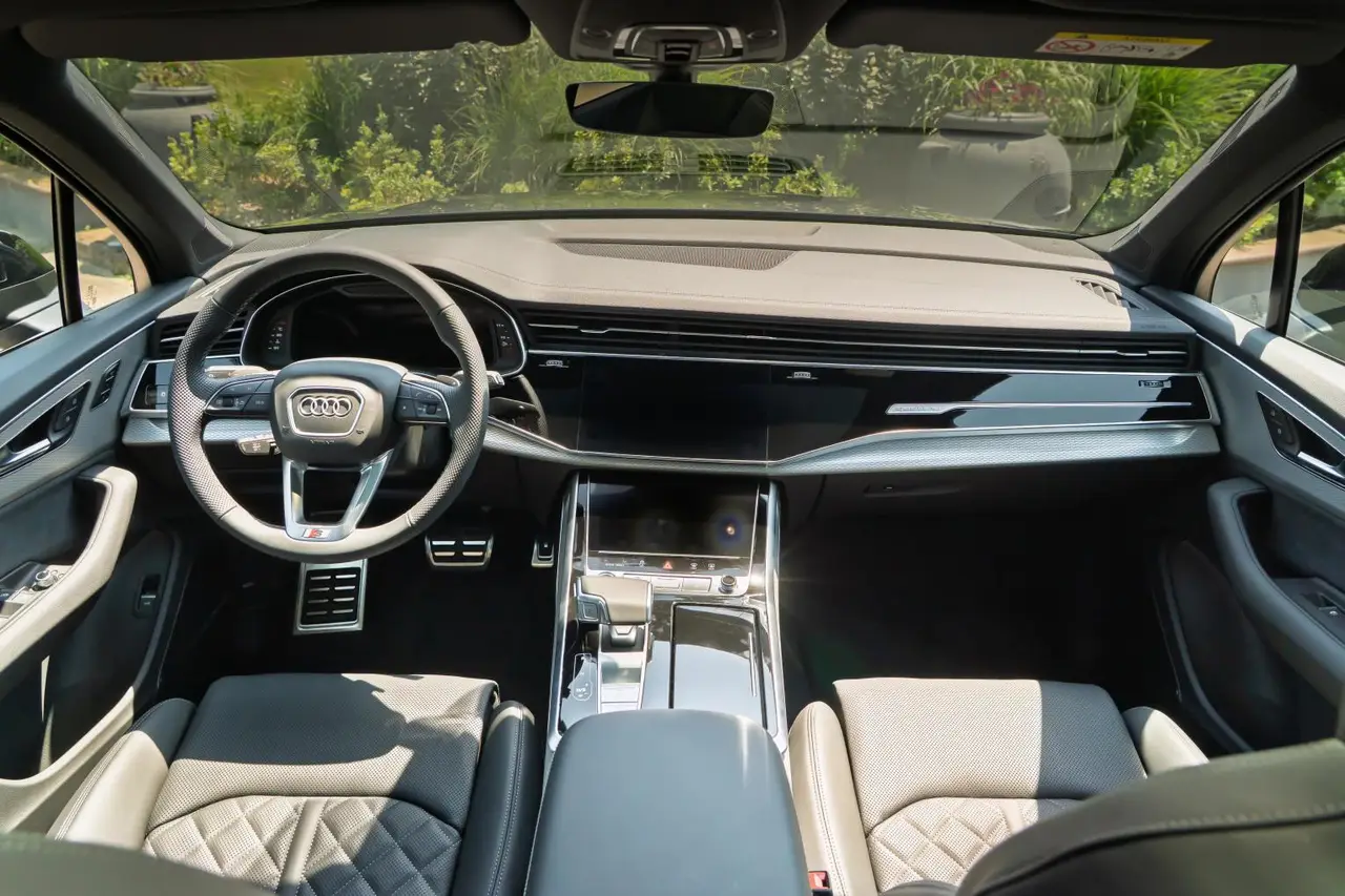 Audi Q7 50 TDI S-Line Edition 2025, exterior — Venice Lux Car Rental, Venice. The 2025 Audi Q7 50 TDI S-Line Edition is built for clients who want SUV space without…
