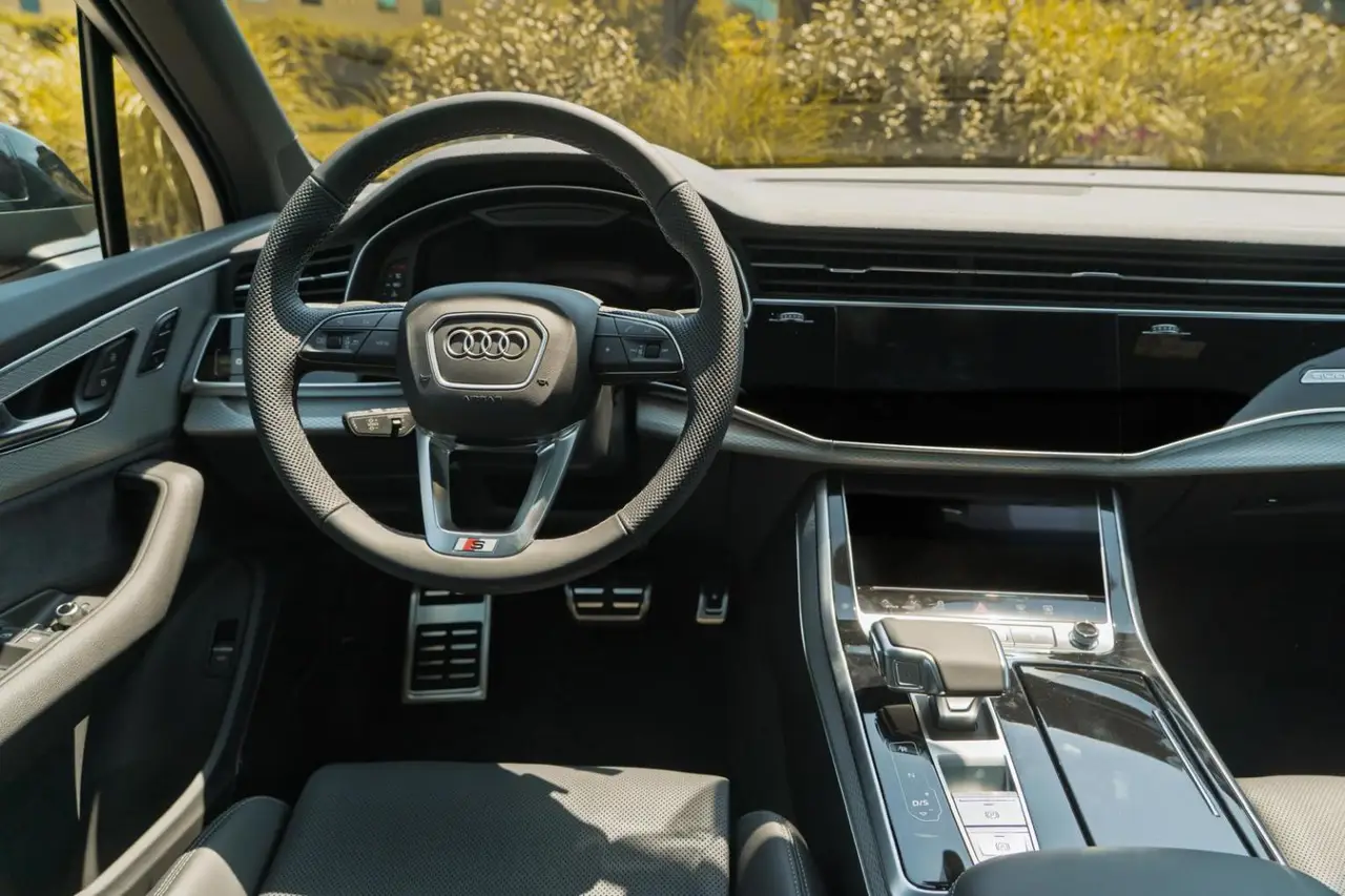Audi Q7 50 TDI S-Line Edition 2025, interior — Venice Lux Car Rental, Venice. The 2025 Audi Q7 50 TDI S-Line Edition is built for clients who want SUV space without…