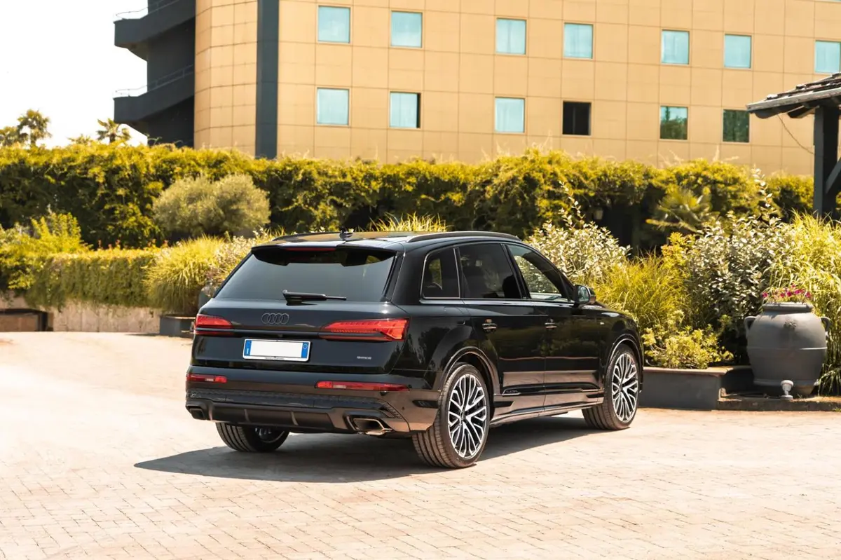 Audi Q7 50 TDI S-Line Edition 2025, dashboard — Venice Lux Car Rental, Venice. The 2025 Audi Q7 50 TDI S-Line Edition is built for clients who want SUV space without…
