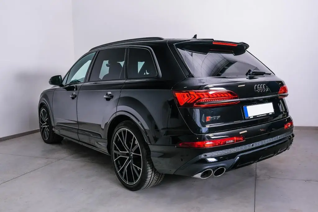 Audi SQ7 2025, rear view — Venice Lux Car Rental, Venice. The Audi SQ7 pairs 507 hp with a seven-seat cabin, which makes it the practical choice…