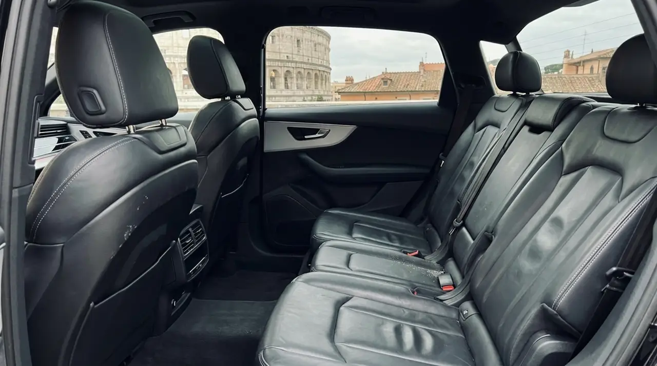 Audi SQ7 7seater 2023, interior — Venice Lux Car Rental, Venice. The Audi SQ7 pairs a 530 hp V8 with genuine seven-seat capacity, which is the detail that…