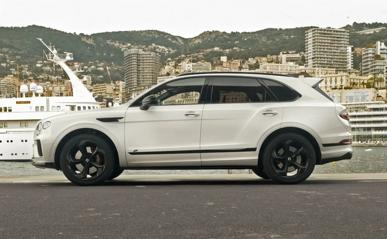 Bentley Bentayga V8-S 2024, front view — Venice Lux Car Rental, Venice. The Bentley Bentayga V8-S carries its 550 hp with the kind of composure that defines…