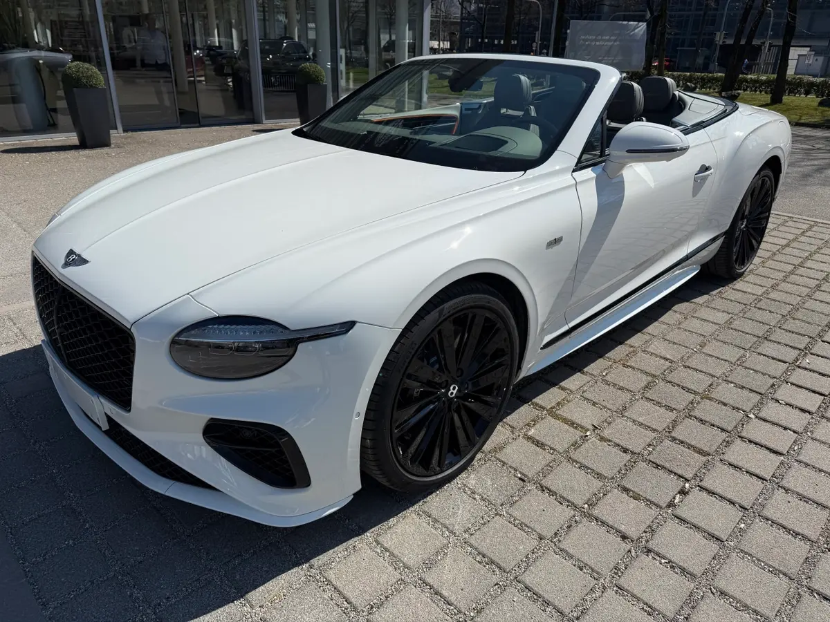 Bentley Continental GTC Speed 2025, dashboard — Venice Lux Car Rental, Venice. The 2025 Bentley Continental GTC Speed pairs a 650 hp drivetrain with a four-seat cabin…