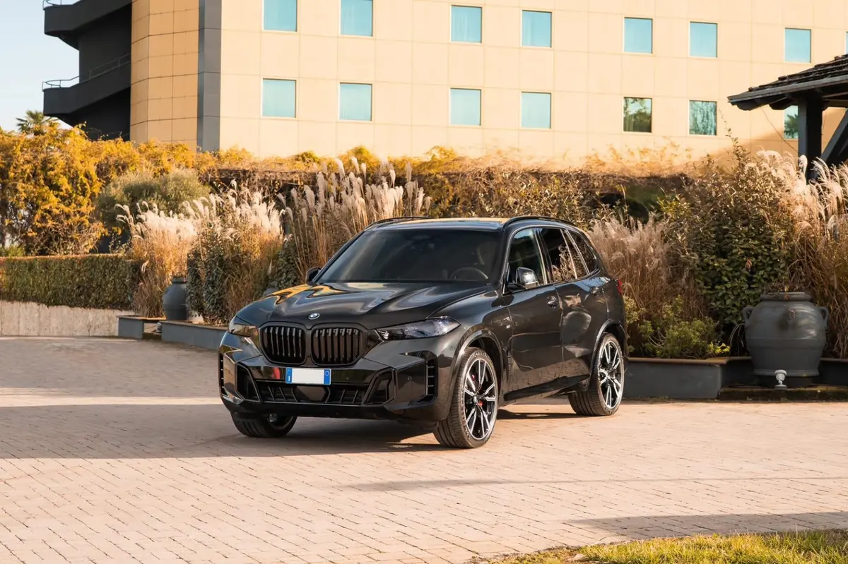 BMW X5 M-pack 30d 2025 — Venice Lux Car Rental, Venice. The BMW X5 M-pack 30d pairs a 286 hp diesel engine with the composure that makes an X5…
