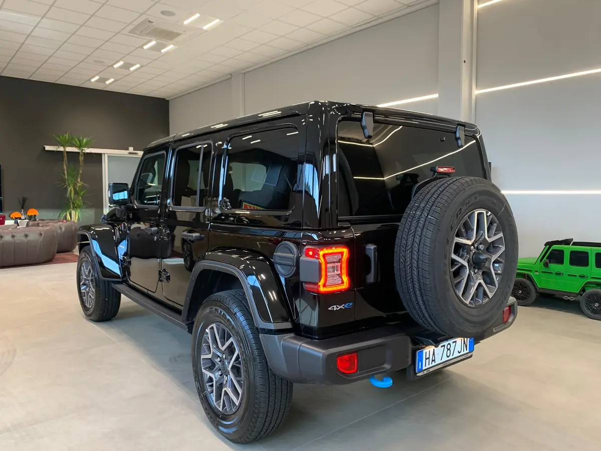 Jeep Wrangler 2025, exterior — Venice Lux Car Rental, Venice. The 2025 Jeep Wrangler brings a different kind of character to the fleet: upright, boxy,…