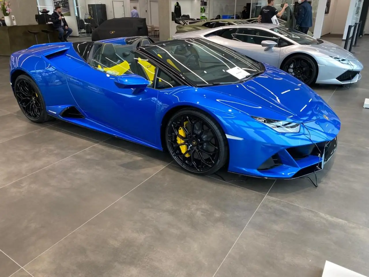 Lamborghini Huracan Evo Spyder 2022, front view — Venice Lux Car Rental, Venice. The Lamborghini Huracan Evo Spyder pairs a 640 hp naturally-aspirated V10 with a folding…