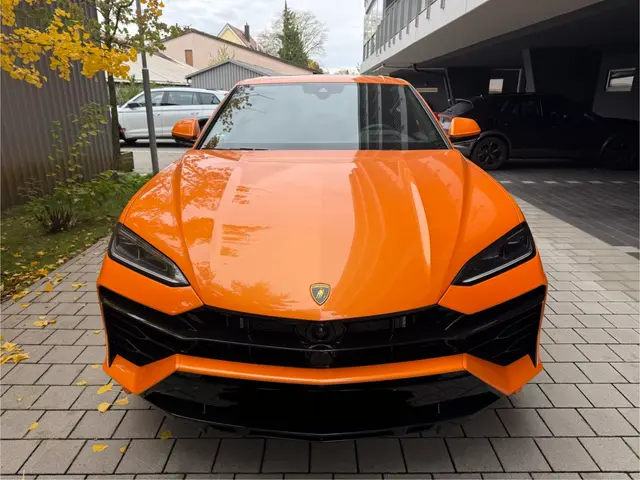 Lamborghini URUS SE 2025 — Venice Lux Car Rental, Venice