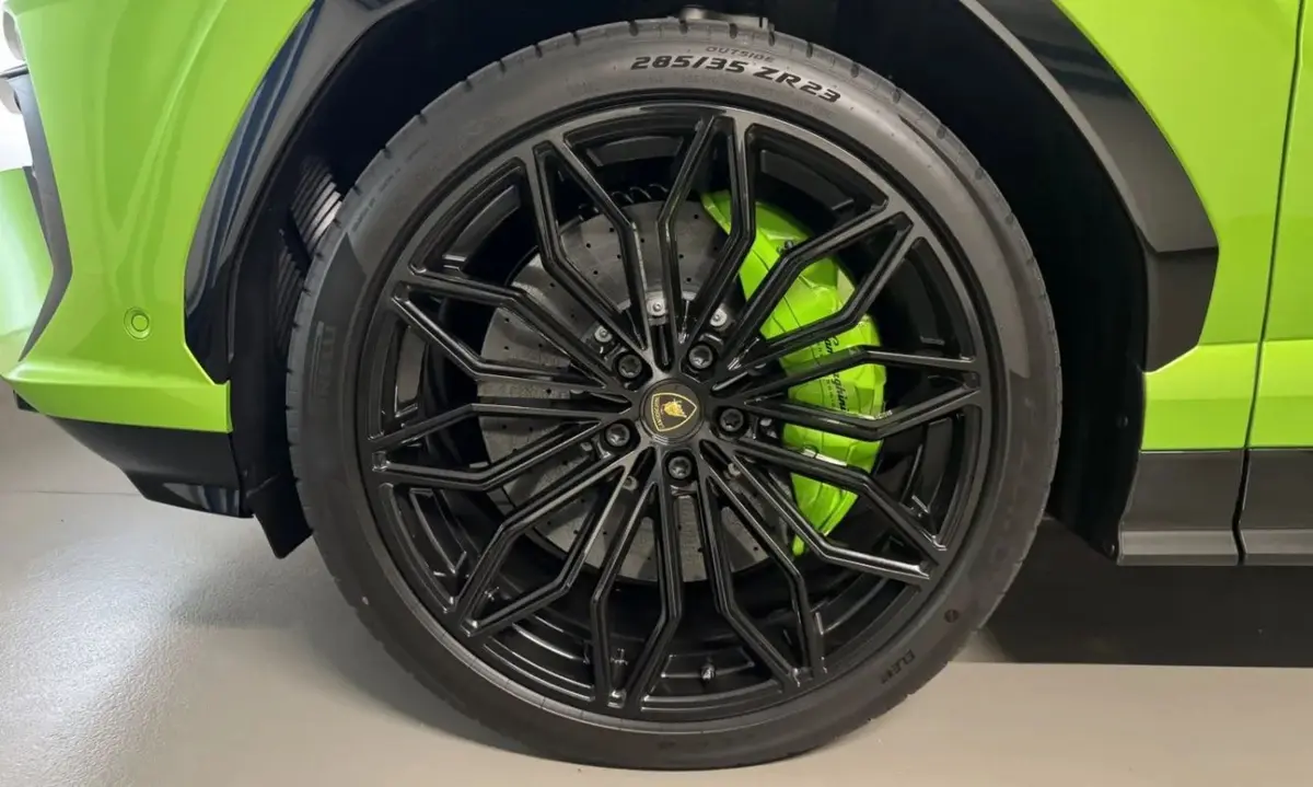 Lamborghini Urus SE 2026, exterior — Venice Lux Car Rental, Venice. The Lamborghini Urus SE brings 800 hp and a five-seat cabin to a body style built for…