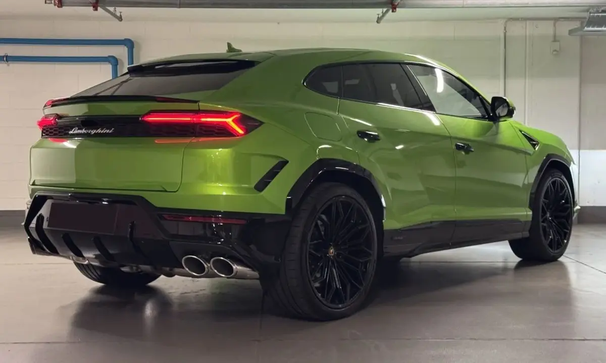 Lamborghini Urus SE 2026, front view — Venice Lux Car Rental, Venice. The Lamborghini Urus SE brings 800 hp and a five-seat cabin to a body style built for…