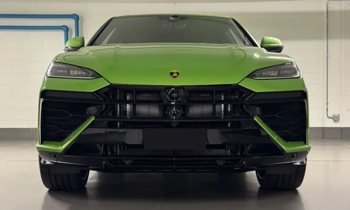 Lamborghini Urus SE 2026, interior — Venice Lux Car Rental, Venice. The Lamborghini Urus SE brings 800 hp and a five-seat cabin to a body style built for…