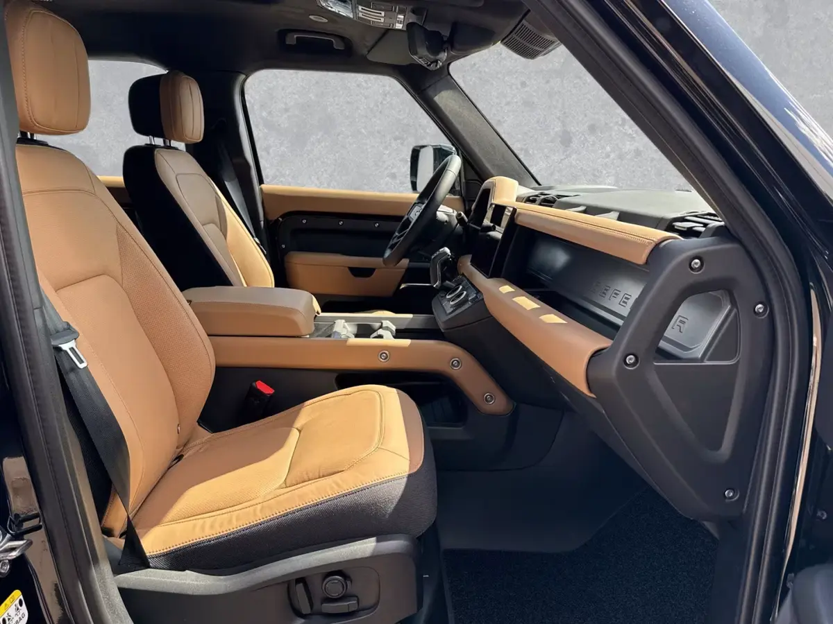 Land Rover Defender 2024, front view — Venice Lux Car Rental, Venice. The 2024 Land Rover Defender pairs a commanding driving position with genuine seven-seat…
