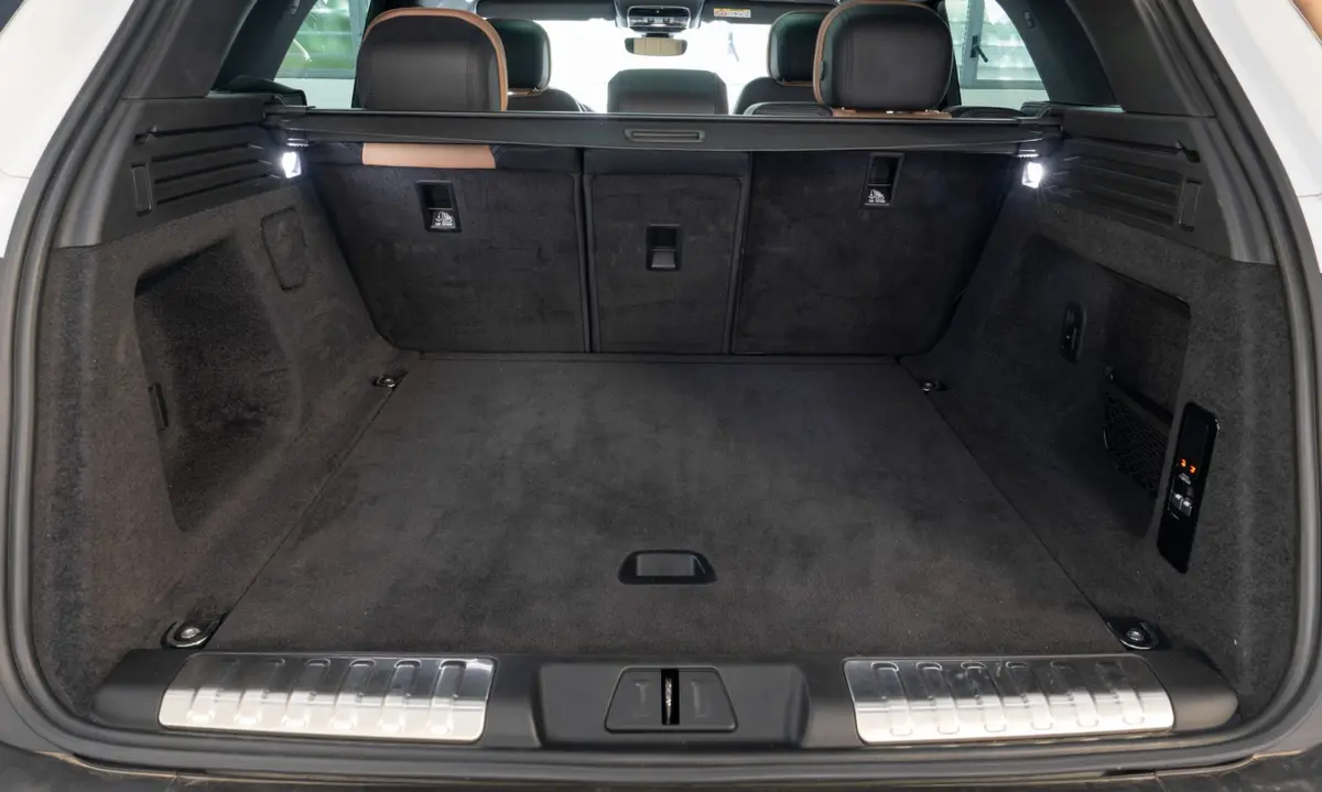 Land Rover Range Rover Sport 2025, interior — Venice Lux Car Rental, Venice. The 2025 Range Rover Sport carries its 400 hp with the kind of composure that makes it a…