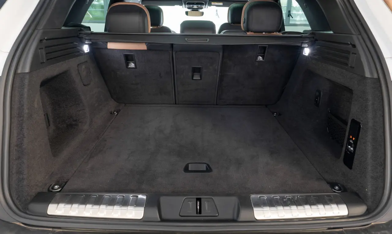 Land Rover Range Rover Sport 2025, interior — Venice Lux Car Rental, Venice. The 2025 Range Rover Sport carries its 400 hp with the kind of composure that makes it a…