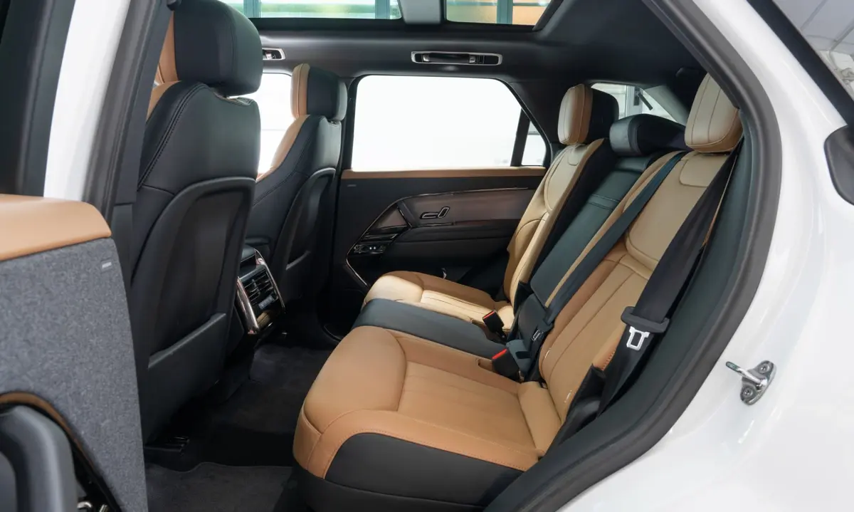 Land Rover Range Rover Sport 2025, side profile — Venice Lux Car Rental, Venice. The 2025 Range Rover Sport carries its 400 hp with the kind of composure that makes it a…