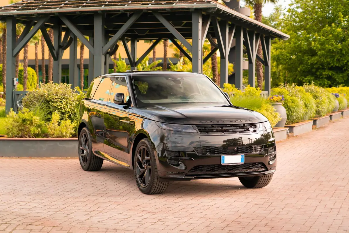 Land Rover Range Rover Sport Dynamic SE 2025, rear view — Venice Lux Car Rental, Venice. The 2025 Range Rover Sport Dynamic SE carries its 360 hp with the calm, planted feel that…