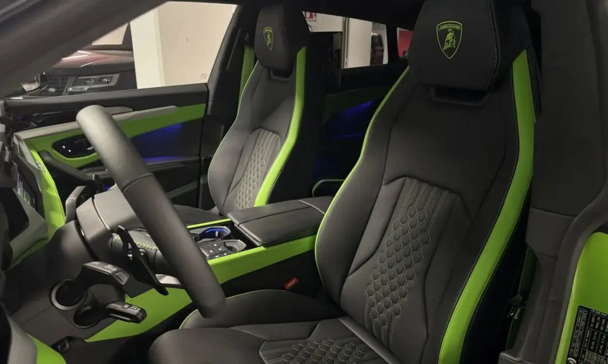 Land Rover Range Rover Sport Dynamic SE 2025, interior — Venice Lux Car Rental, Venice. The 2025 Range Rover Sport Dynamic SE carries its 360 hp with the calm, planted feel that…