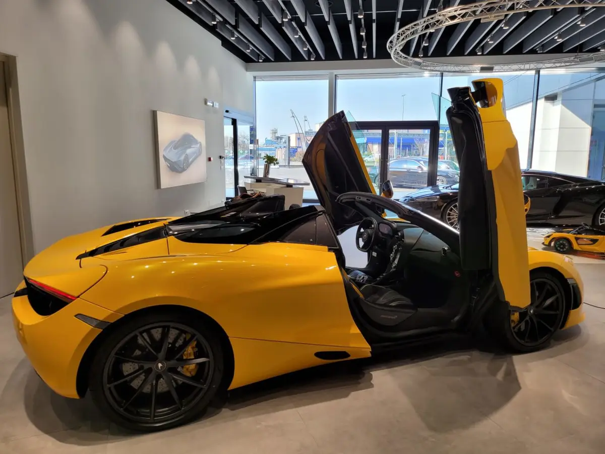 McLaren 720S Spider 2022, front view — Venice Lux Car Rental, Venice. The McLaren 720S Spider does not ease into speed, it delivers it — 720 hp routed through…