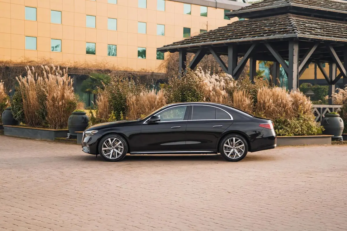 Mercedes Benz E-klasse 220d Premium Plus 2026, exterior — Venice Lux Car Rental, Venice. The 2026 Mercedes Benz E-Klasse 220d Premium Plus is the sensible choice on a fleet full…