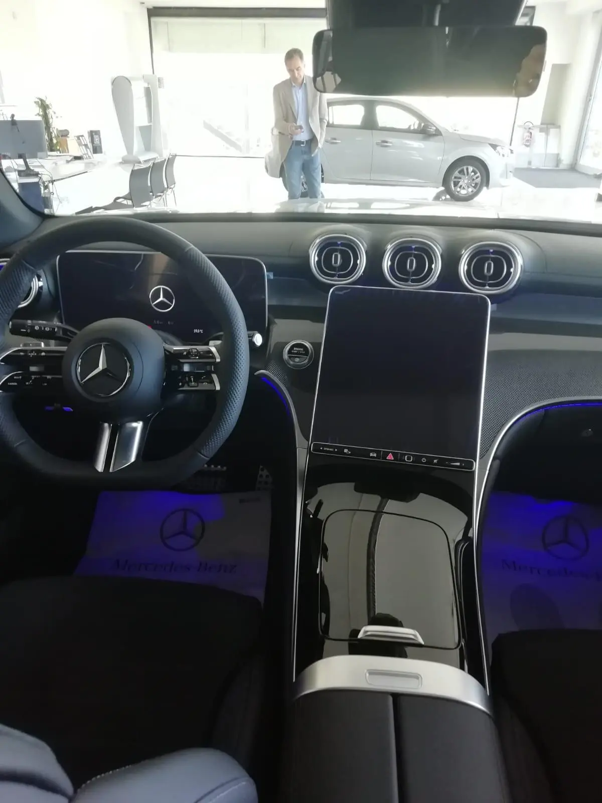 Mercedes Benz GLC 2025, exterior — Venice Lux Car Rental, Venice. The 2025 Mercedes Benz GLC sits in the middle ground most Venice trips actually need: a…