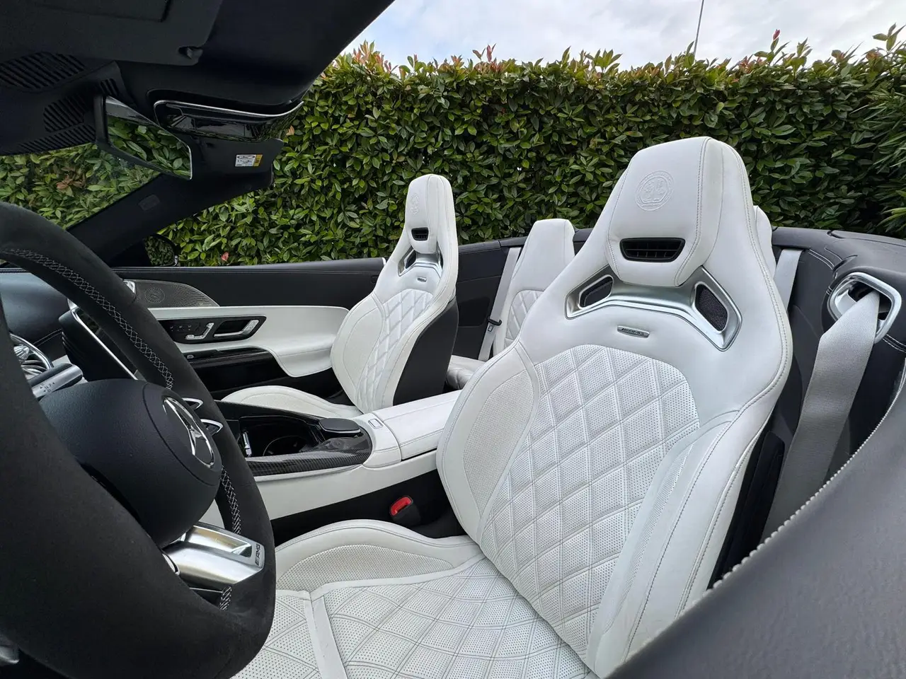 Mercedes Benz SL 63 AMG 2025, exterior — Venice Lux Car Rental, Venice. The 2025 Mercedes-Benz SL 63 AMG pairs a folding hard-top with a 585 hp AMG drivetrain,…