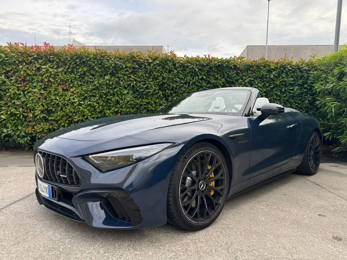 Mercedes Benz SL 63 AMG 2025, rear view — Venice Lux Car Rental, Venice. The 2025 Mercedes-Benz SL 63 AMG pairs a folding hard-top with a 585 hp AMG drivetrain,…