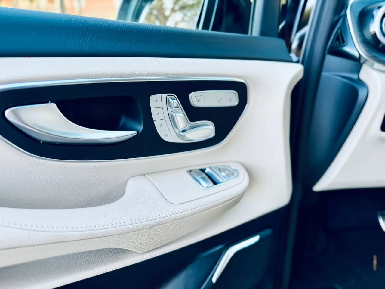 Mercedes Benz V300 4x4 XL VIP (Captain, 7 seat) 2025, front view — Venice Lux Car Rental, Venice. The Mercedes-Benz V300 4x4 XL VIP is built for groups who want space without giving up…