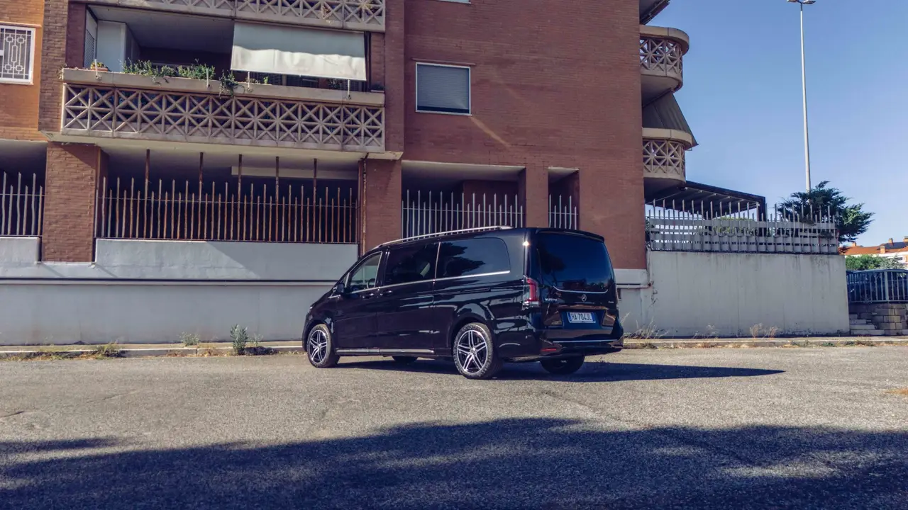 Mercedes Benz V300 4x4 XL VIP (Captain, 7 seat) 2025, interior — Venice Lux Car Rental, Venice. The Mercedes-Benz V300 4x4 XL VIP is built for groups who want space without giving up…