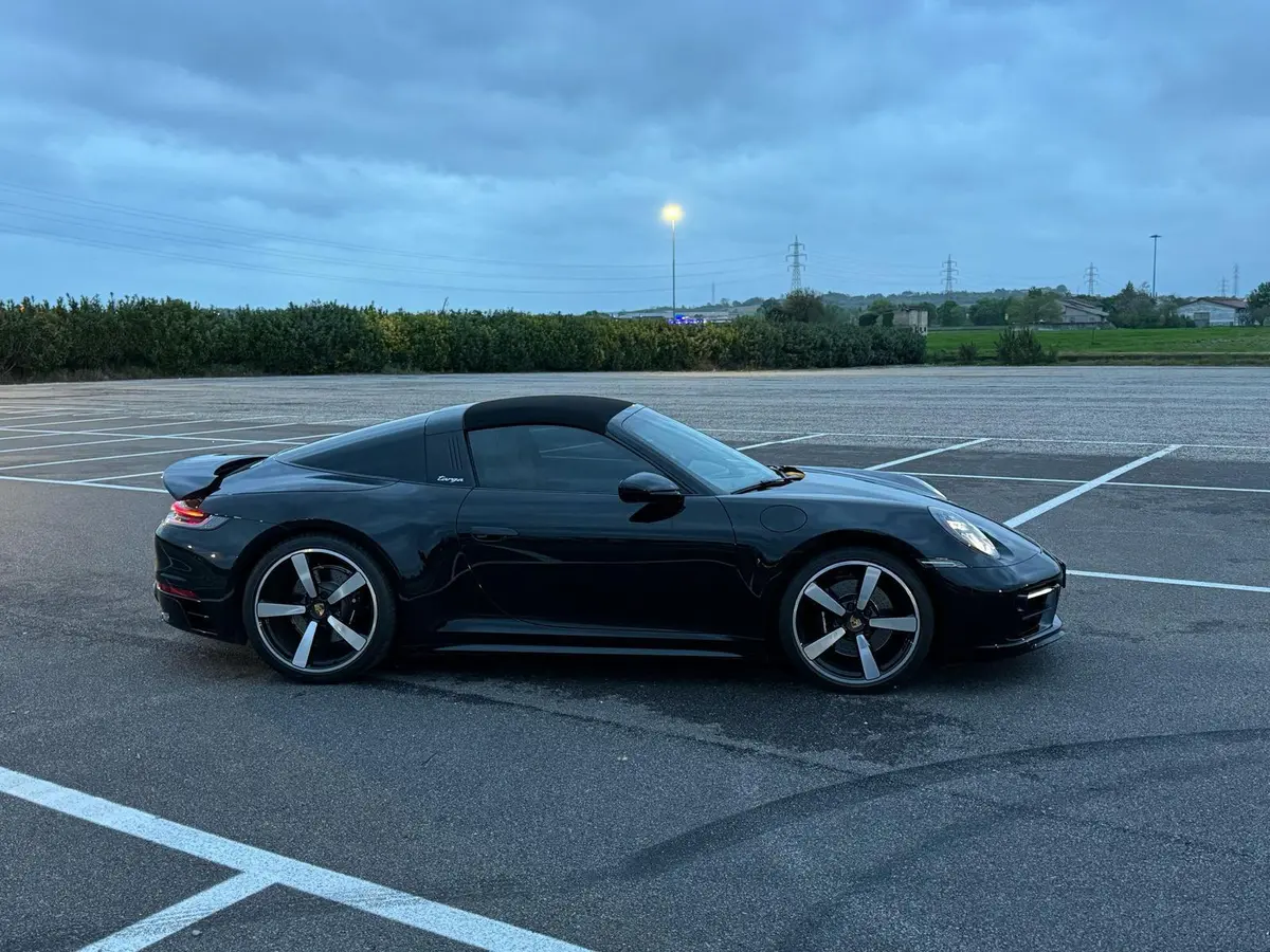 Porsche 911 Targa 2025, front view — Venice Lux Car Rental, Venice. The 2025 Porsche 911 Targa brings 541 hp and the folding roof theatre that sets the Targa…