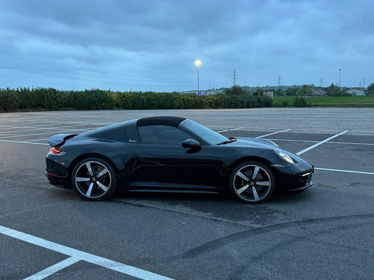 Porsche 911 Targa 2025, front view — Venice Lux Car Rental, Venice. The 2025 Porsche 911 Targa brings 541 hp and the folding roof theatre that sets the Targa…