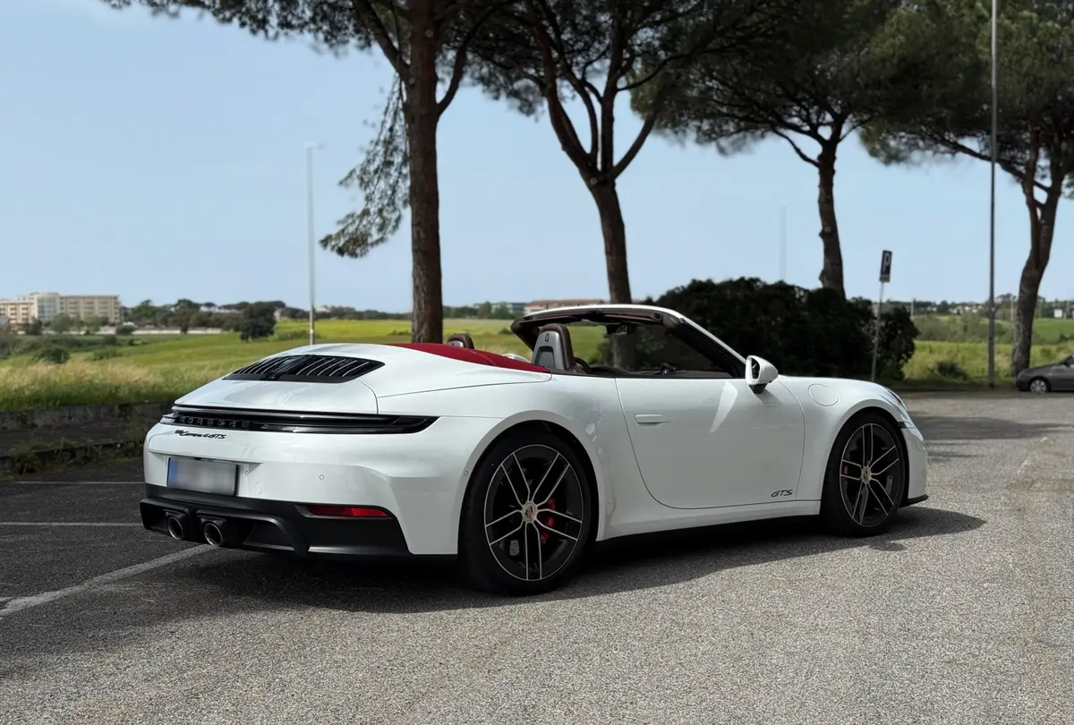 Porsche 992.2 Carrera 4 GTS Cabrio 2025, front view — Venice Lux Car Rental, Venice. The 992.2 Carrera 4 GTS Cabrio pairs 540 hp with all-wheel drive, a combination that…