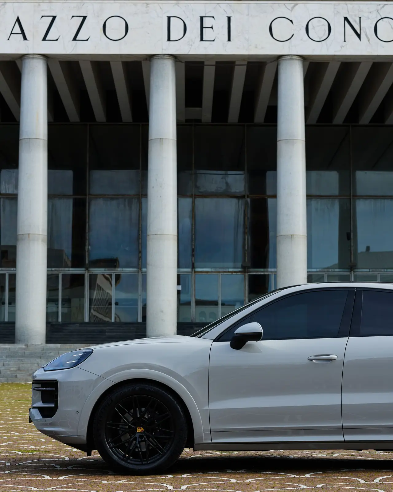 Porsche Cayenne 2025, front view — Venice Lux Car Rental, Venice. The 2025 Porsche Cayenne brings 353 hp and five real seats to a city where every car trip…