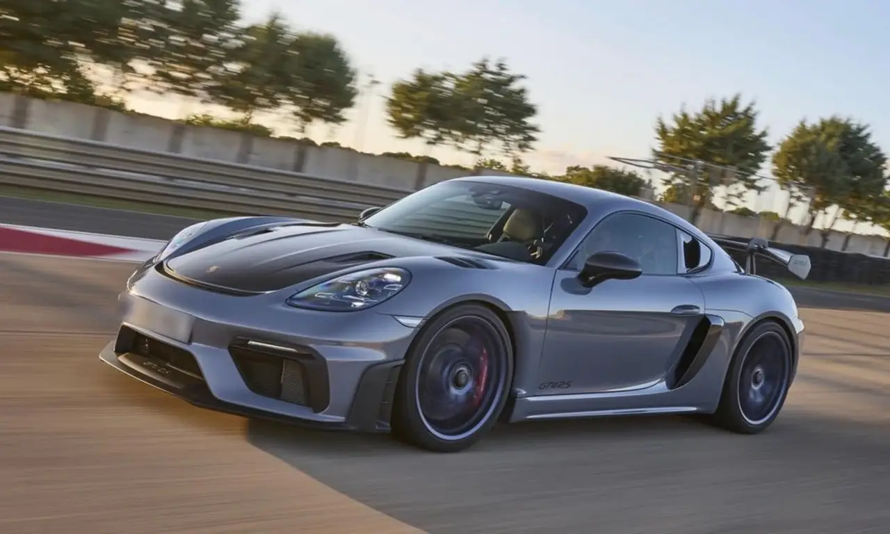 Porsche GT4 RS 2024, rear view — Venice Lux Car Rental, Venice. The GT4 RS is a car for people who want to drive, not just arrive. With 500 hp routed…