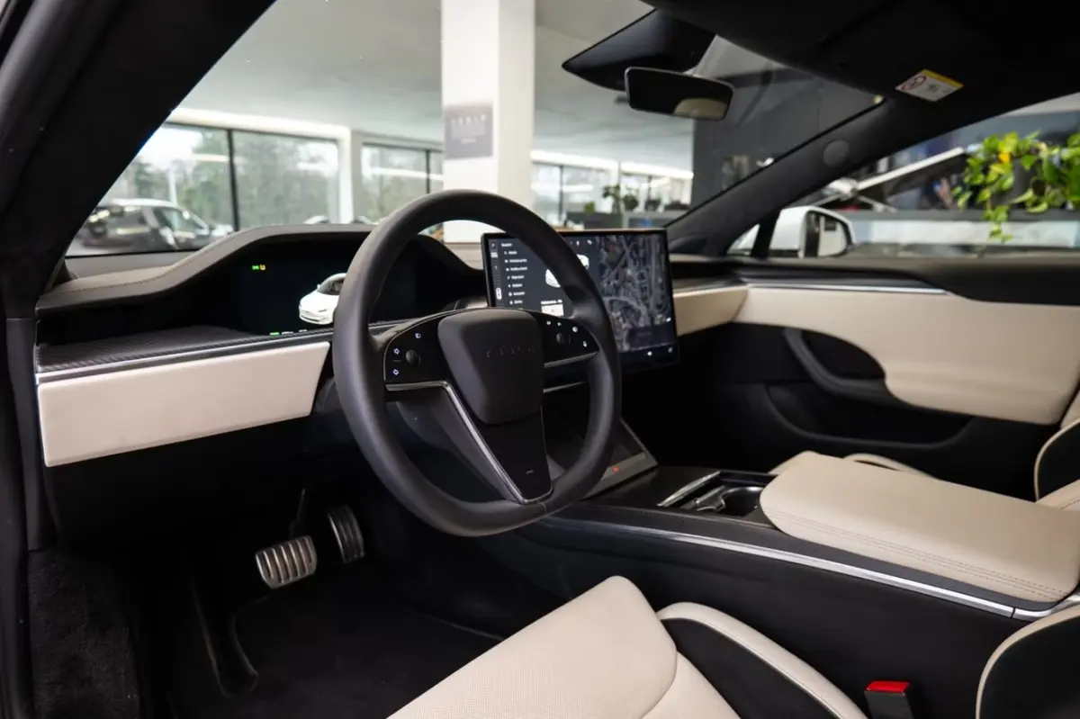 Tesla Model S Plaid 2025, front view — Venice Lux Car Rental, Venice. The Model S Plaid trades the theatrics of a combustion supercar for something quieter…