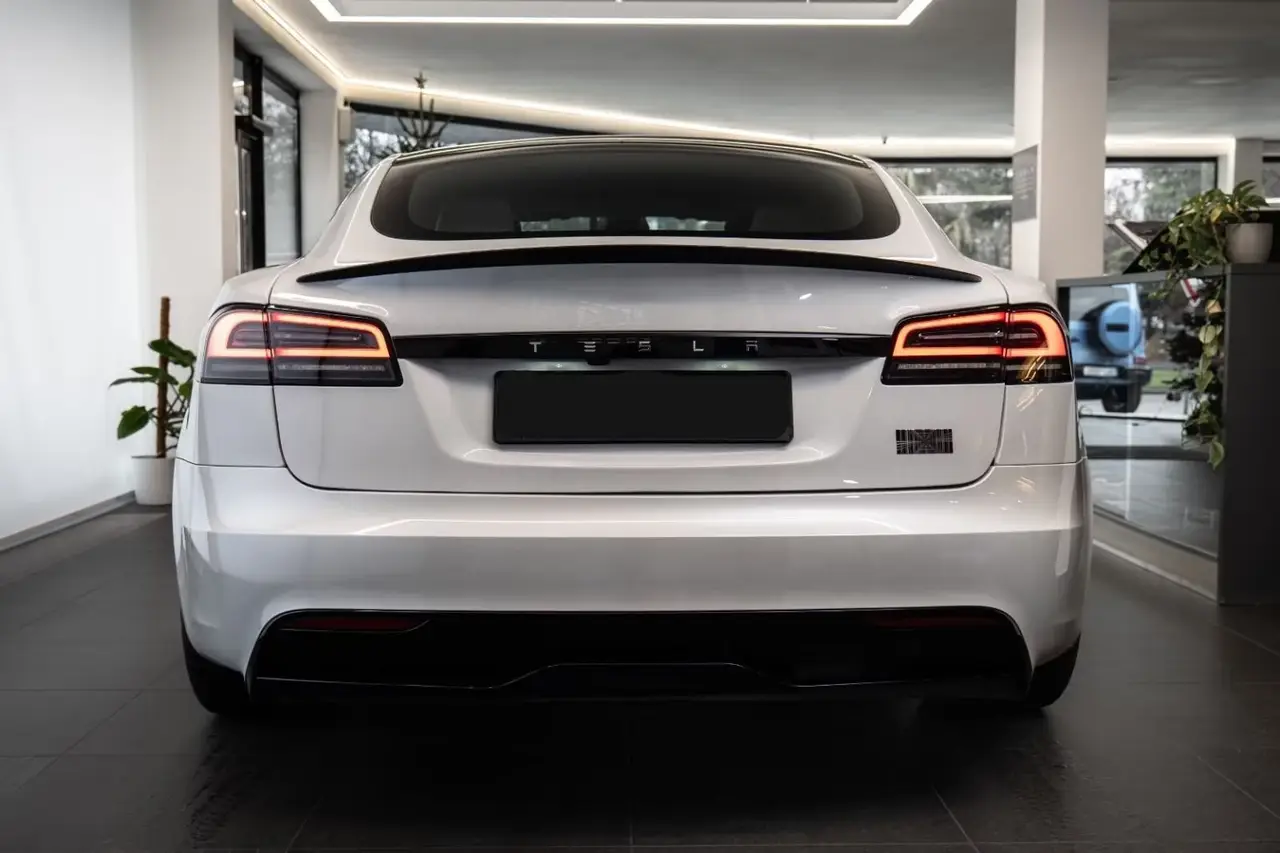 Tesla Model S Plaid 2025, interior — Venice Lux Car Rental, Venice. The Model S Plaid trades the theatrics of a combustion supercar for something quieter…