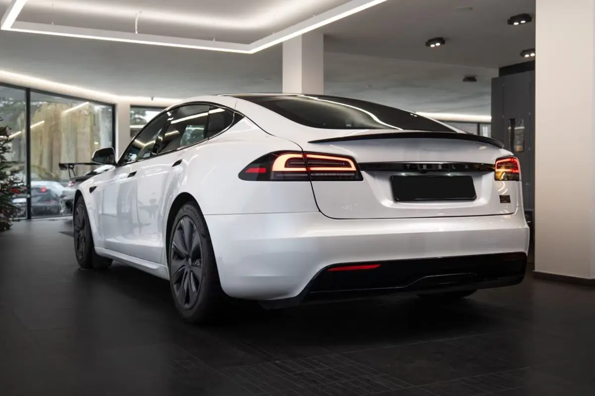 Tesla Model S Plaid 2025, dashboard — Venice Lux Car Rental, Venice. The Model S Plaid trades the theatrics of a combustion supercar for something quieter…