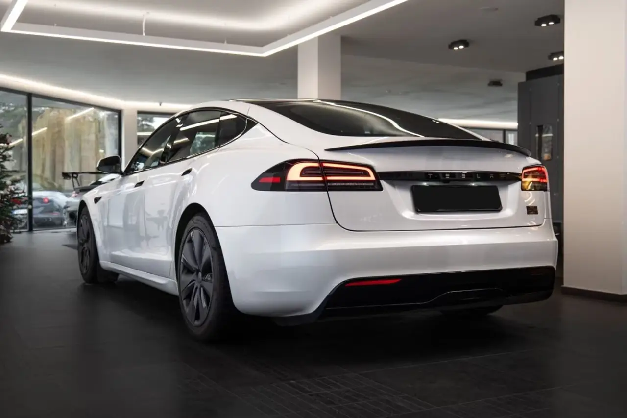 Tesla Model S Plaid 2025, dashboard — Venice Lux Car Rental, Venice. The Model S Plaid trades the theatrics of a combustion supercar for something quieter…